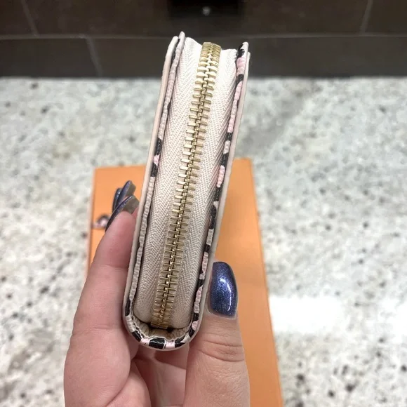 Louis Vuitton Wild At Heart Empriente Zippy Wallet - Picture 5 of 8